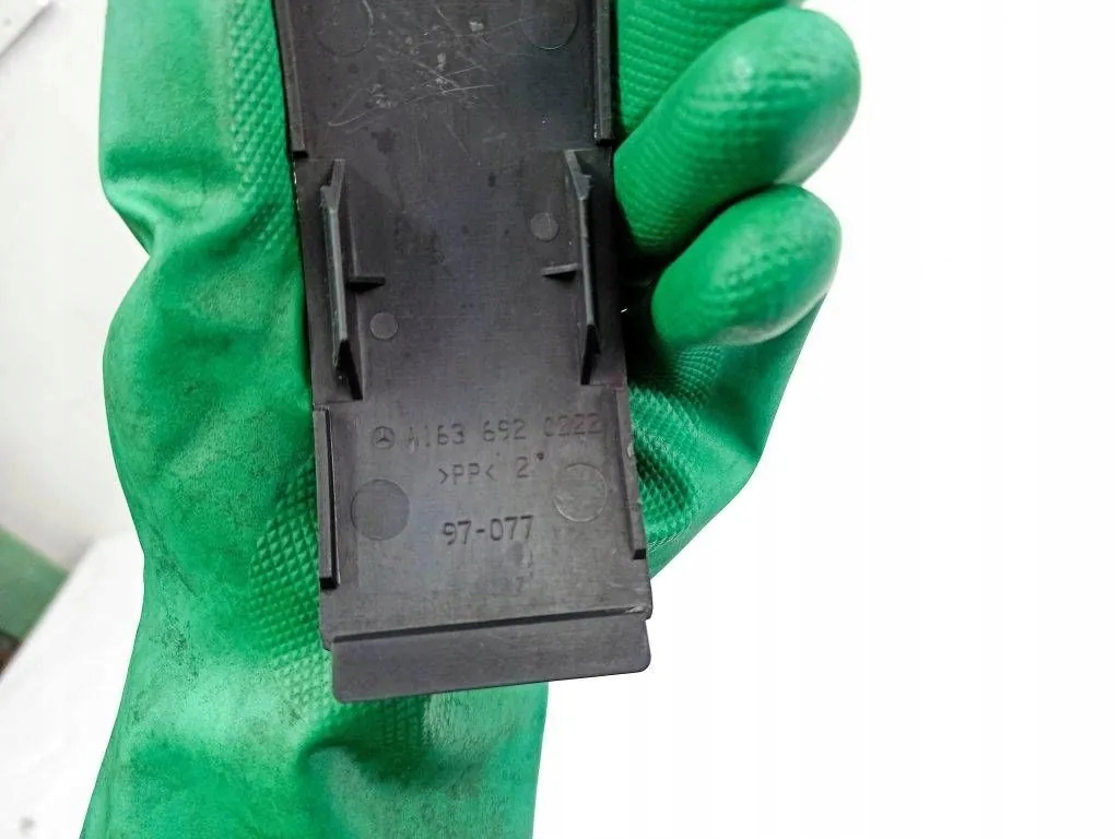 фото №12, Молдинг декоративна багажника mercedes-benz m w163 a1636920222 34317560 2.7l