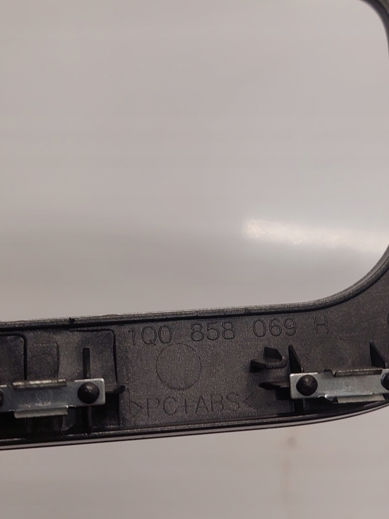 фото №2, Рамка dekor защита радио volkswagen scirocco iii 1q0858069h