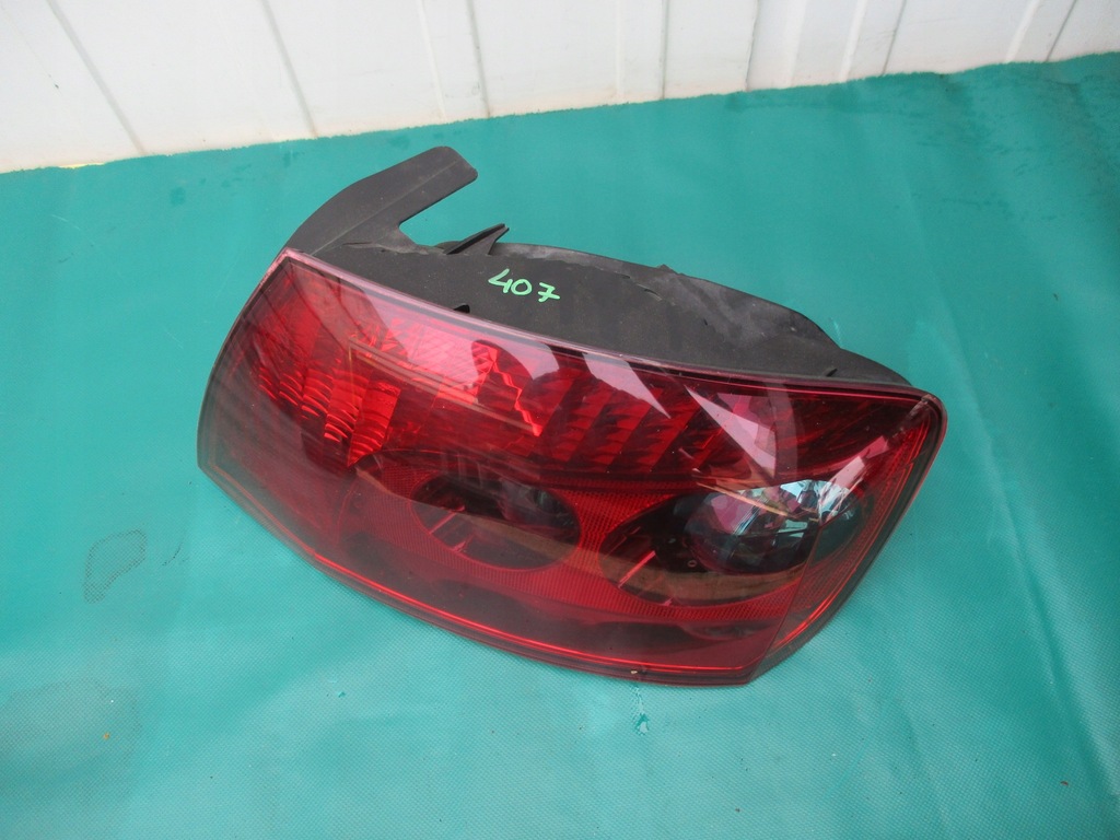 фото №8, Peugeot 407 sedan лампа задняя правая