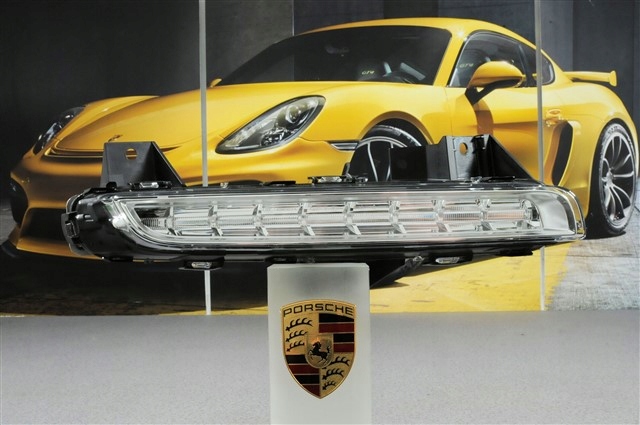 фото №1, Porsche 970.2 panamera фара zintergr. правый