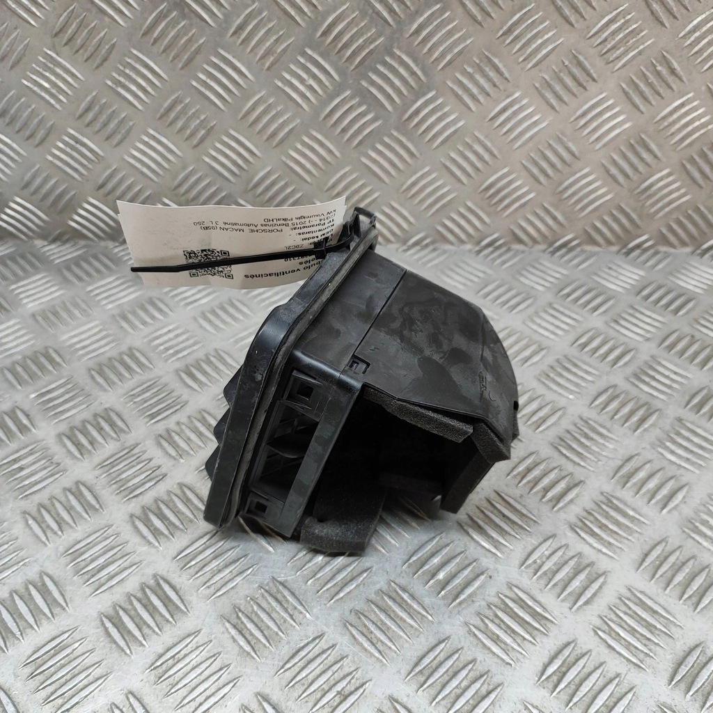 фото №6, Porsche macan 95b 2015 решітка вентиляційна pod бампером заднім