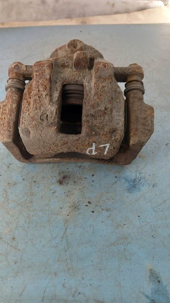 Купити Супорт гальмівний лівий перед mercedes benz a150 07r