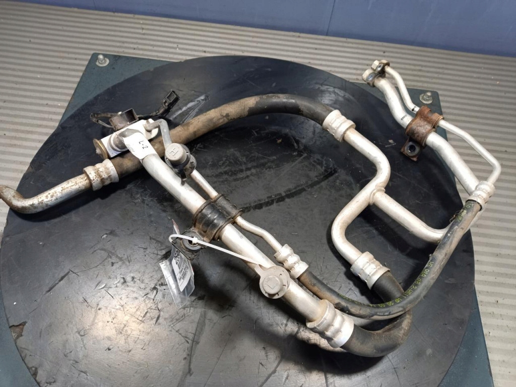 Трубка пабтрубок  шланг кондиционера tesla s model s 1033646-00-c в Украине