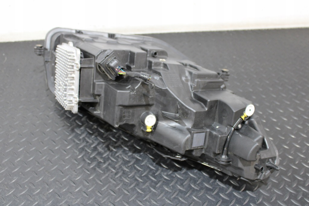 Фонари перед led jaguar e-pace x540 рестайлинг  m9c3-13w029-ec m9c3-13w030-ec с Разборки