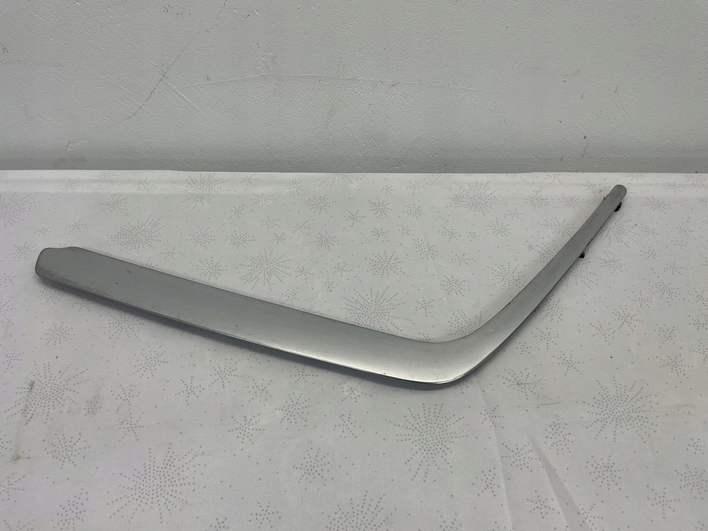 фото №1, Mercedes 124 молдинг бампера хром перед оригинал