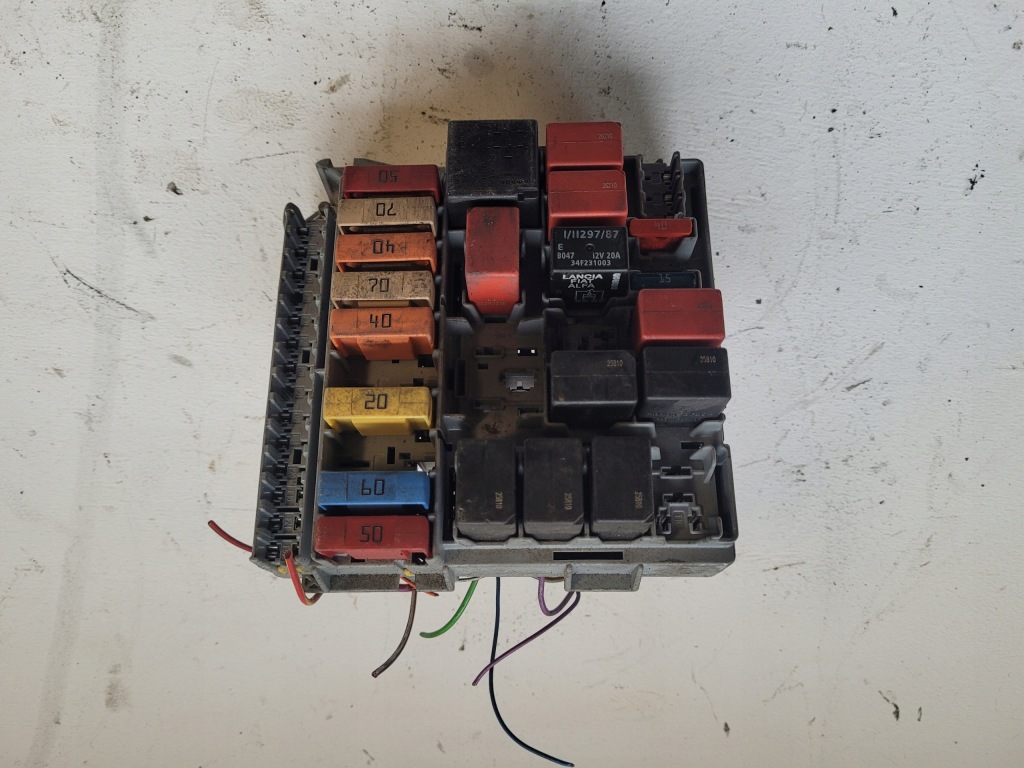 фото №1, Lancia delta iii коробка предохранителей 51867780