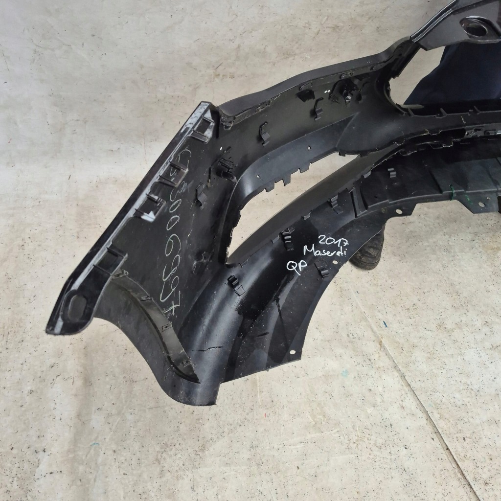 Maserati quattroporte 2018r 19 .- - бампер перед передний 673006997 Оригинал