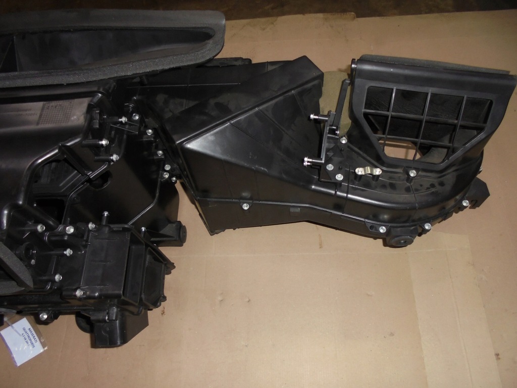 фото №5, Корпус обігрівача maserati quattroporte 4.2v8 06