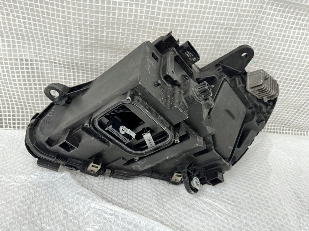 фото №3, Mercedes cklasa w205 правая лампа performance