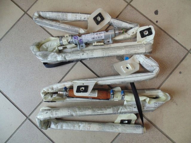 фото №1, Шторка безопасности правая левая c-klasa w204 kombi 2008 rok.