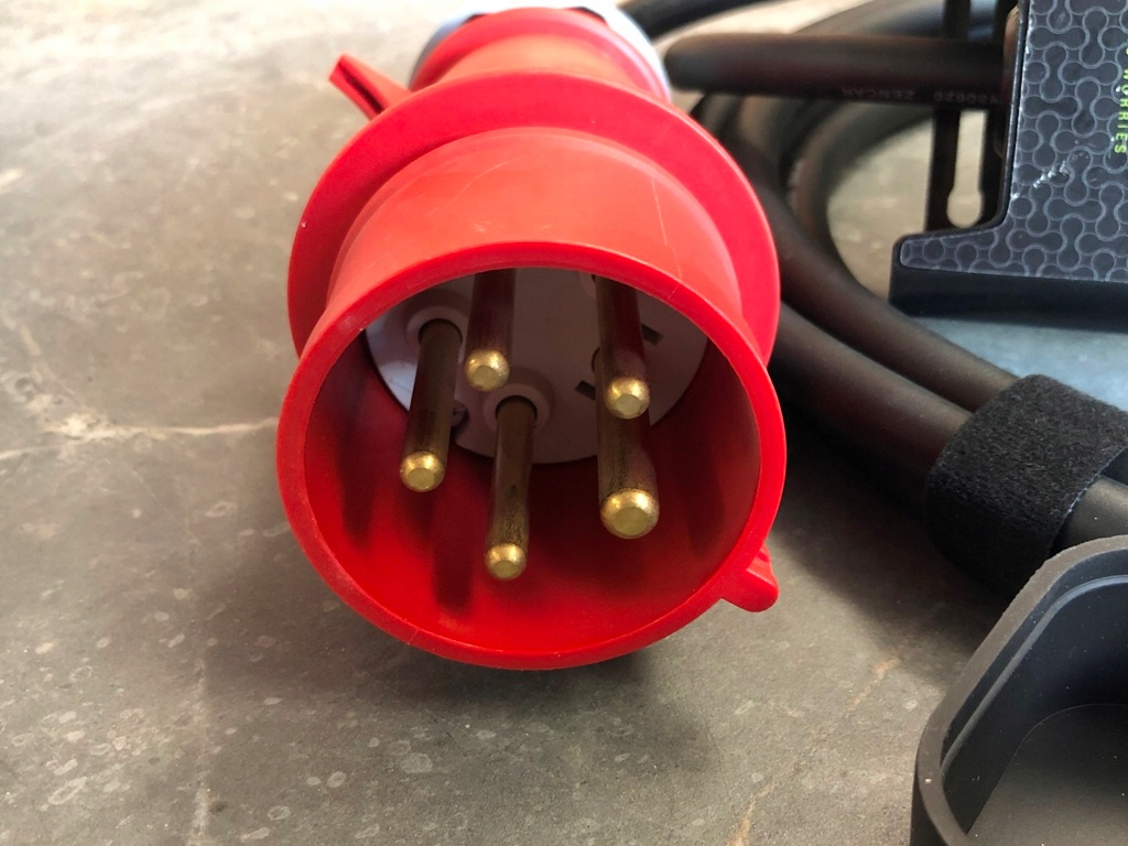 фото №7, Зарядное устройство 32a ac 380v трёхфазная сеть 7kw typ 2 europa ip65-tpu saej1772 iec61851