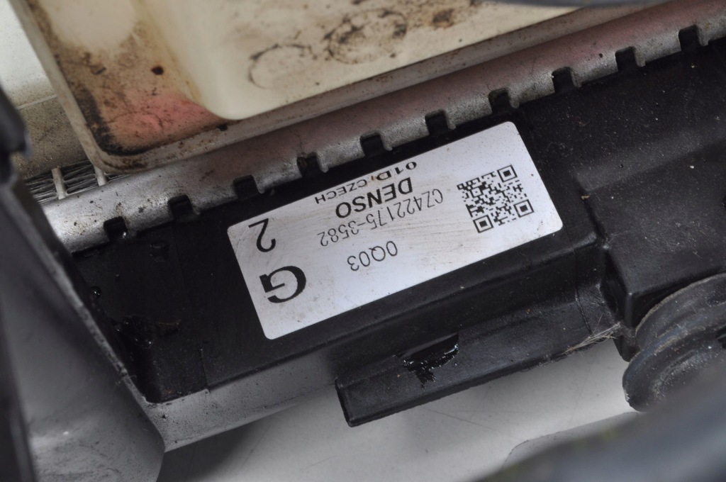 Peugeot 108 1.0 vti вентилятор радиатора воды 16360-0q021 cz422175-3582 Недорого