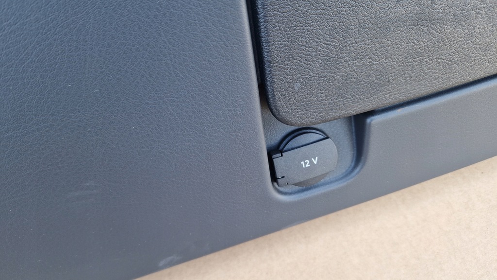 фото №7, Обшивка багажника vw t6.1 multivan 2019- шторка usb новый оригинал правый