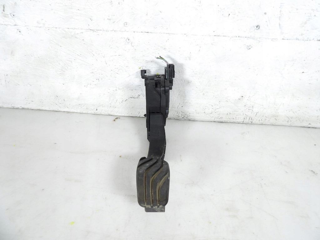 Купити Dacia duster 2 рестайлінг  1.3tce педаль потенціометр газу 180108467r