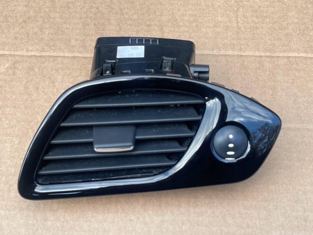 фото №1, Решётка обдув правая renault grand scenic iii lift оригинальный номер 687607332r