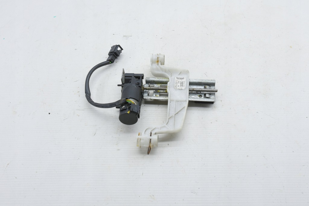 фото №1, Audi a8 d4 s8 lift привод регулировки подголовник