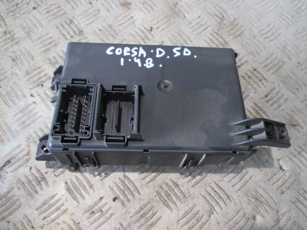 Купить Коробка предохранителей 13308948 opel corsa d