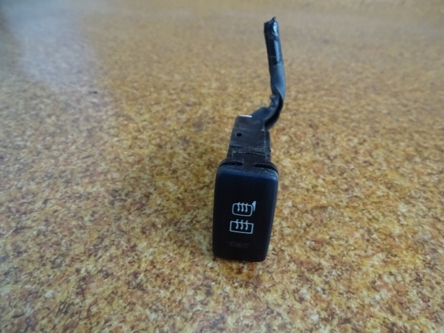 фото №1, Toyota hilux 12r переключатель выключатель