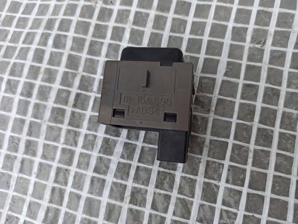 фото №7, Lexus is ii 05-12 кнопка переключатель esp 15a895