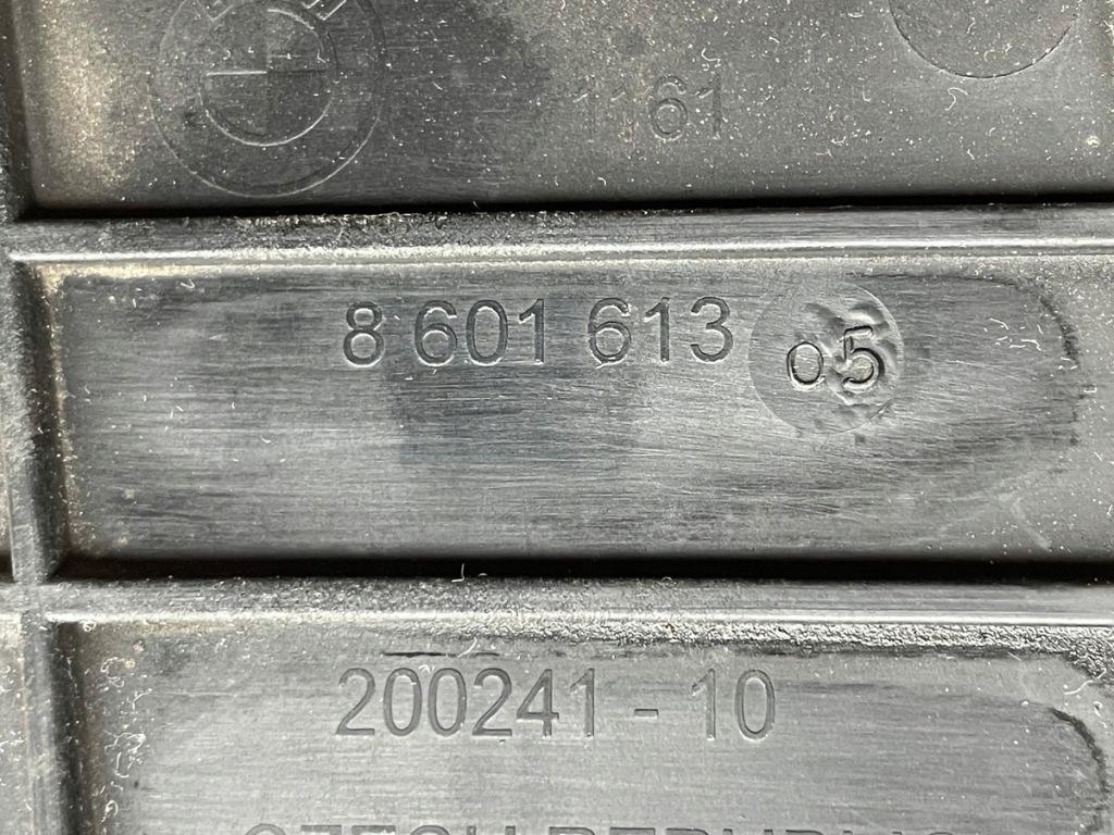 Bmw m5 g30 m8 f90 двигатель s63b44b коллектор впускной  левый 8601613 правый 8601612 Цена