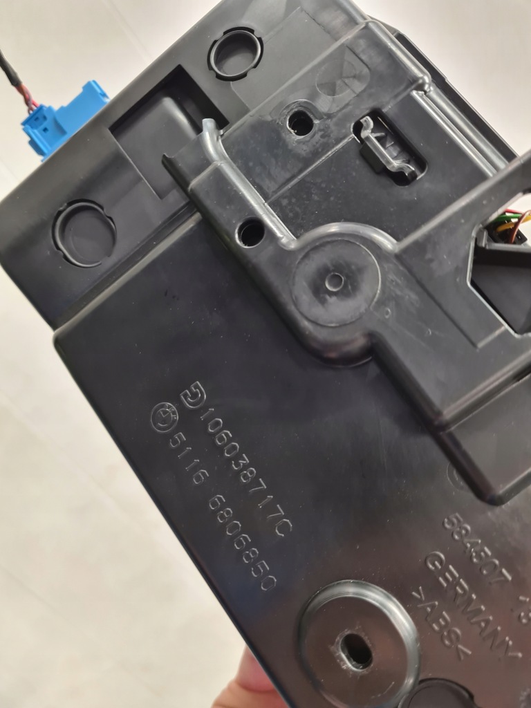 фото №7, Bmw m3 g80 зарядний пристрій індукційна w підлокітнику 6806850 5a1dc84