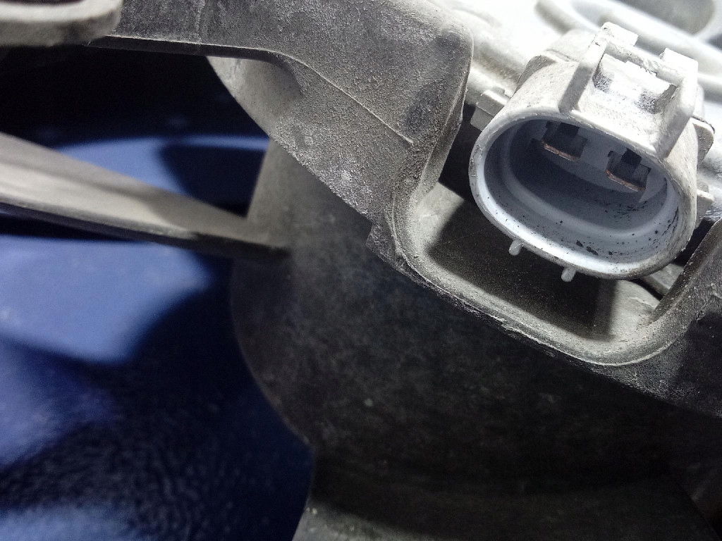 Toyota avensis t25 2.0 vvti вентилятор вентилятор радиатора 168000-7010 Оригинал