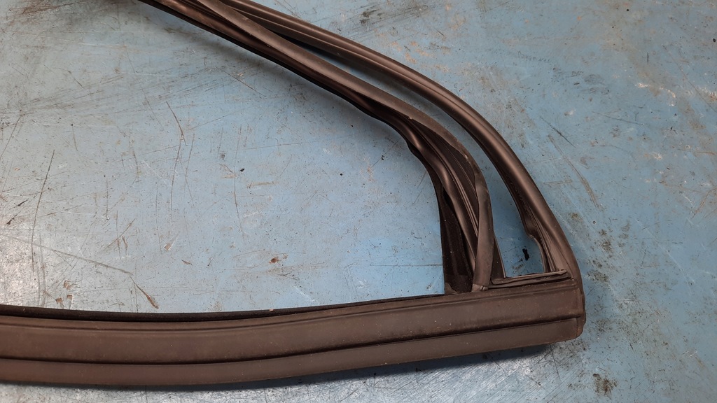 фото №8, Прокладка стекло дверь левый задняя 31299952 volvo s60