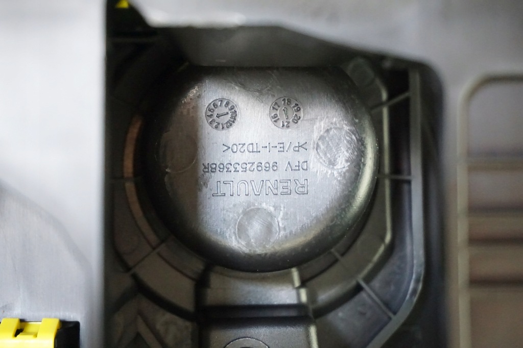 фото №9, Подлокотник туннель средний kadjar оригинальный номер renault