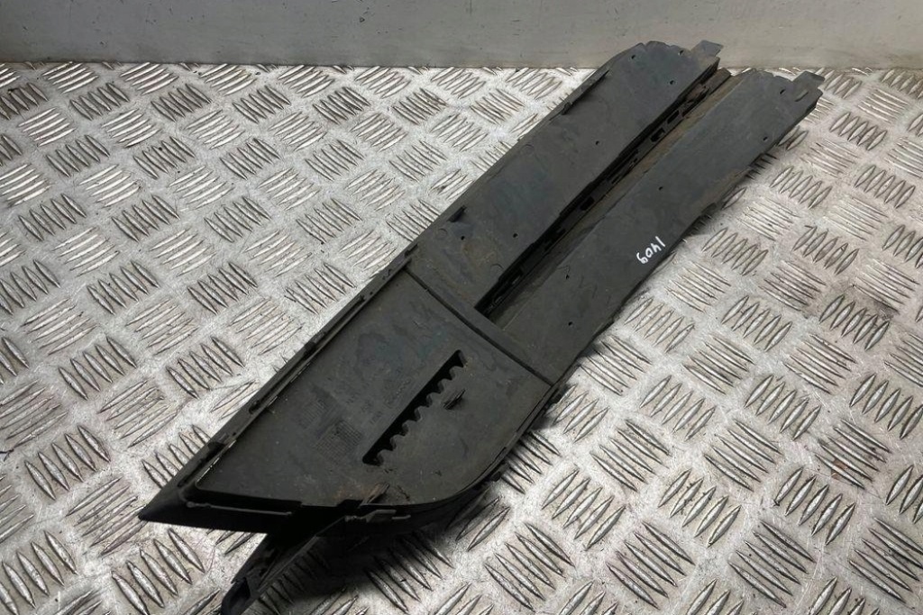 Решётка бампера средняя audi a7 sportback 4ga, 4gf 4g8807682k 2.97l Цена