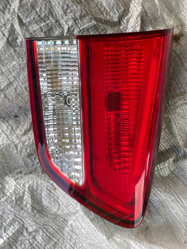 фото №1, Kia carens iv 13- лампа ліва задня кришка багажника