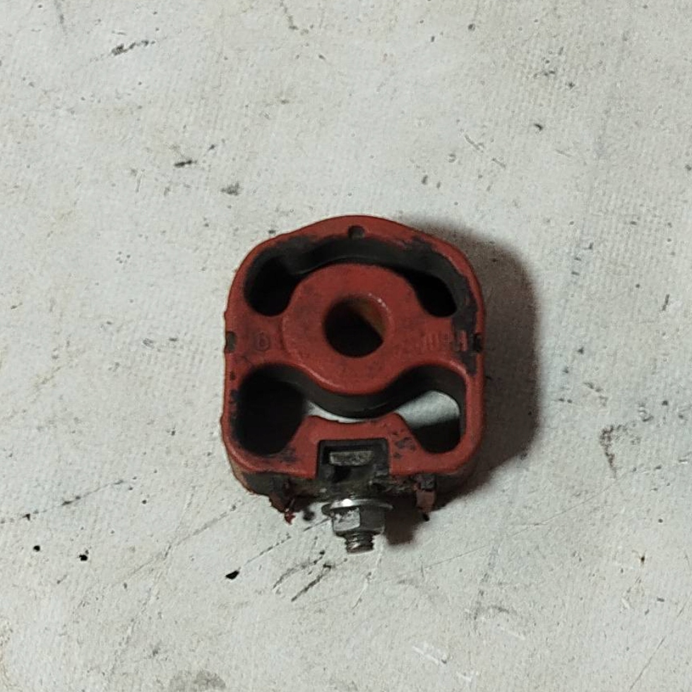 фото №1, Opel zafira b 2012 кронштейн / кронштейн глушителя