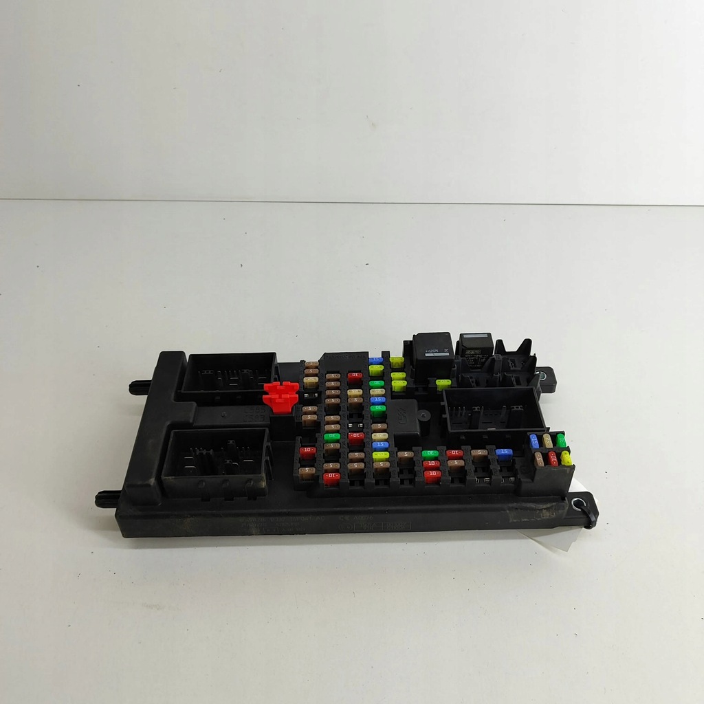 фото №1, Land rover range rover evoque l538 2012 рамка / модуль предохранителей