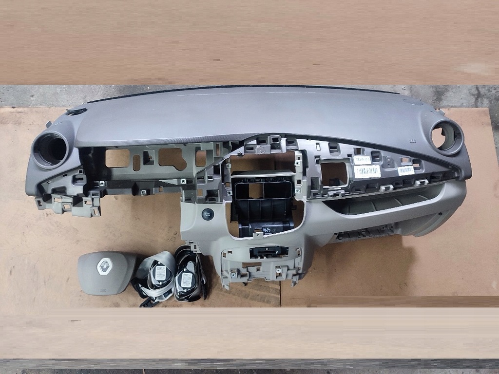 фото №1, Renault zoe 2016 панель приладів консоль ремені подушка безпеки