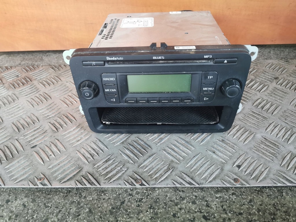 фото №2, Skoda оригинальный номер радио roomster 5j0035152a
