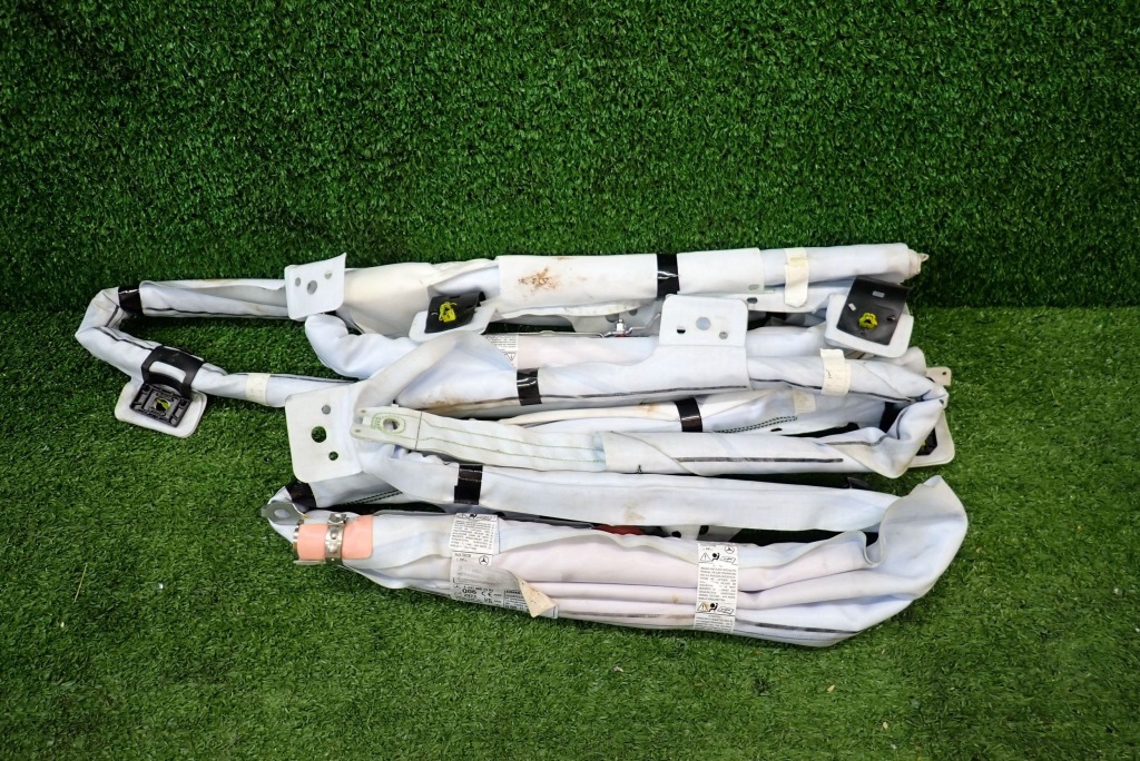 фото №1, Шторка безпеки права mercedes gla 247 права