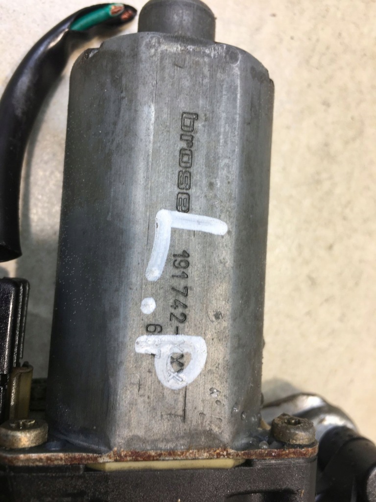 Підйомник скло лівий перед w210 0130821670 Зі Шроту