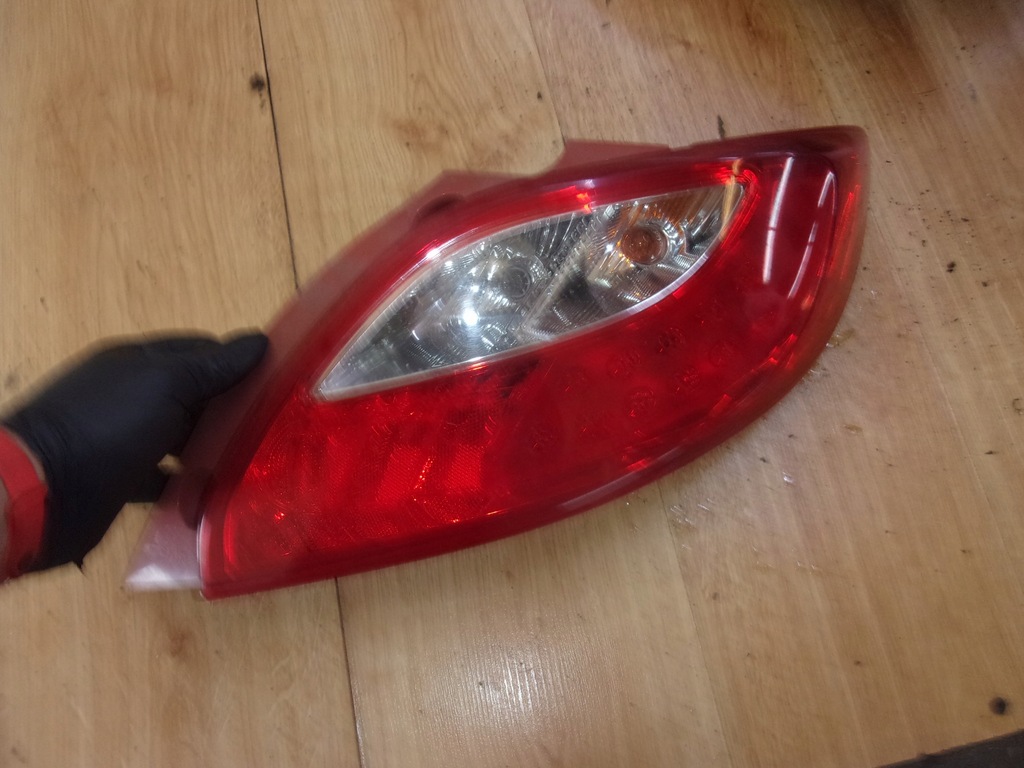 фото №1, Mazda 2 ii de 07-14 лампа права задня europa