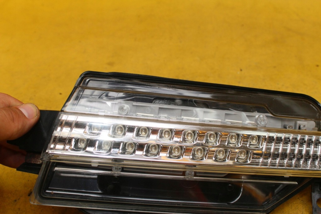 фото №3, Поворотник правий задня legacy iv led