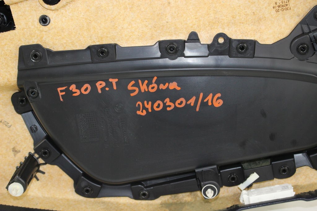 фото №6, Bmw f30 обшивка двері правий задня шкіра