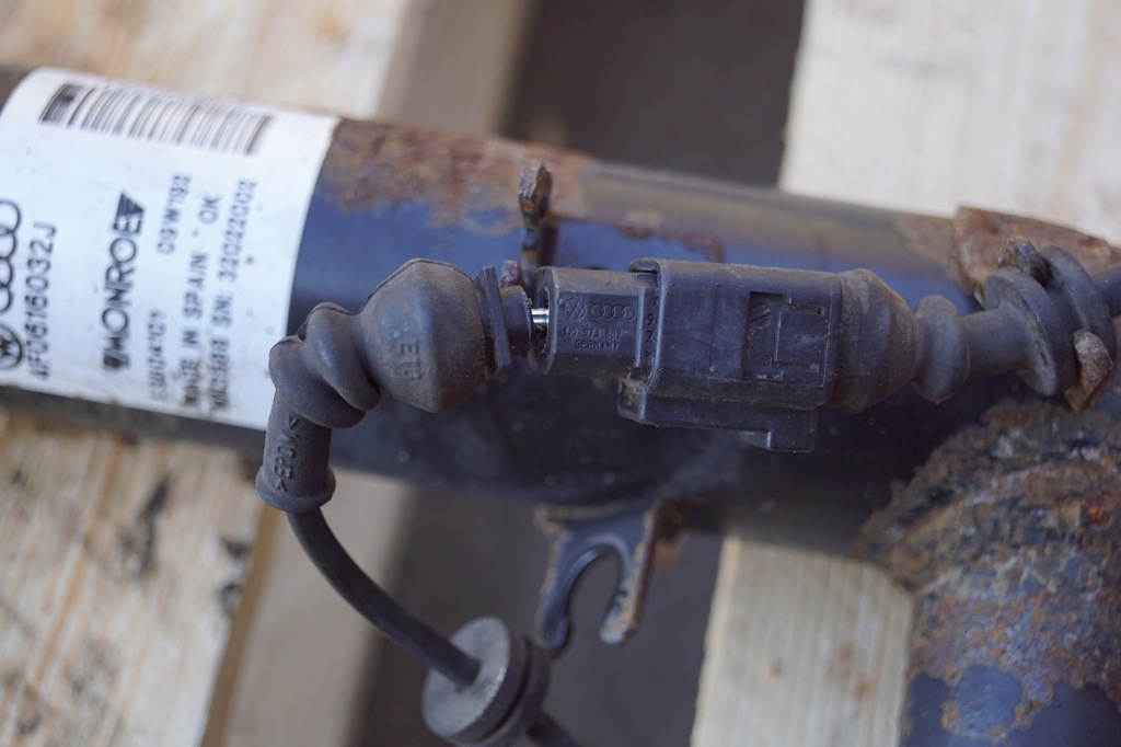 фото №5, Амортизатор правый пневматический задняя audi a6 c6