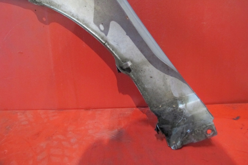 фото №11, Toyota corolla verso ii r1 04-09 крила правий 1f8