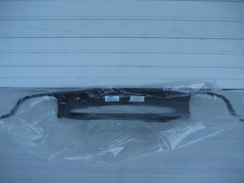 фото №1, Porsche macan спойлер задняя диффузор новый 95b807834m