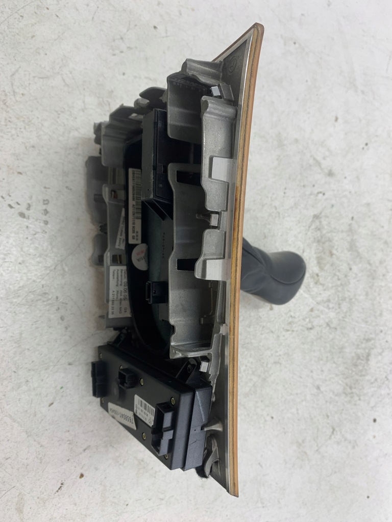 фото №10, Mercedes w211 рамка чохол ручка домкрата коробки передач 2118216958