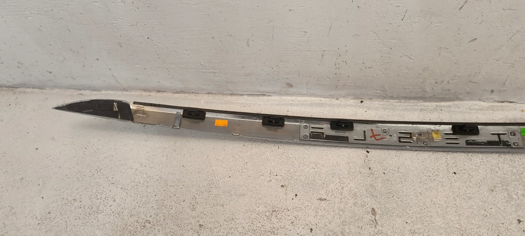 Молдинг крышки багажника tesla model x Киев