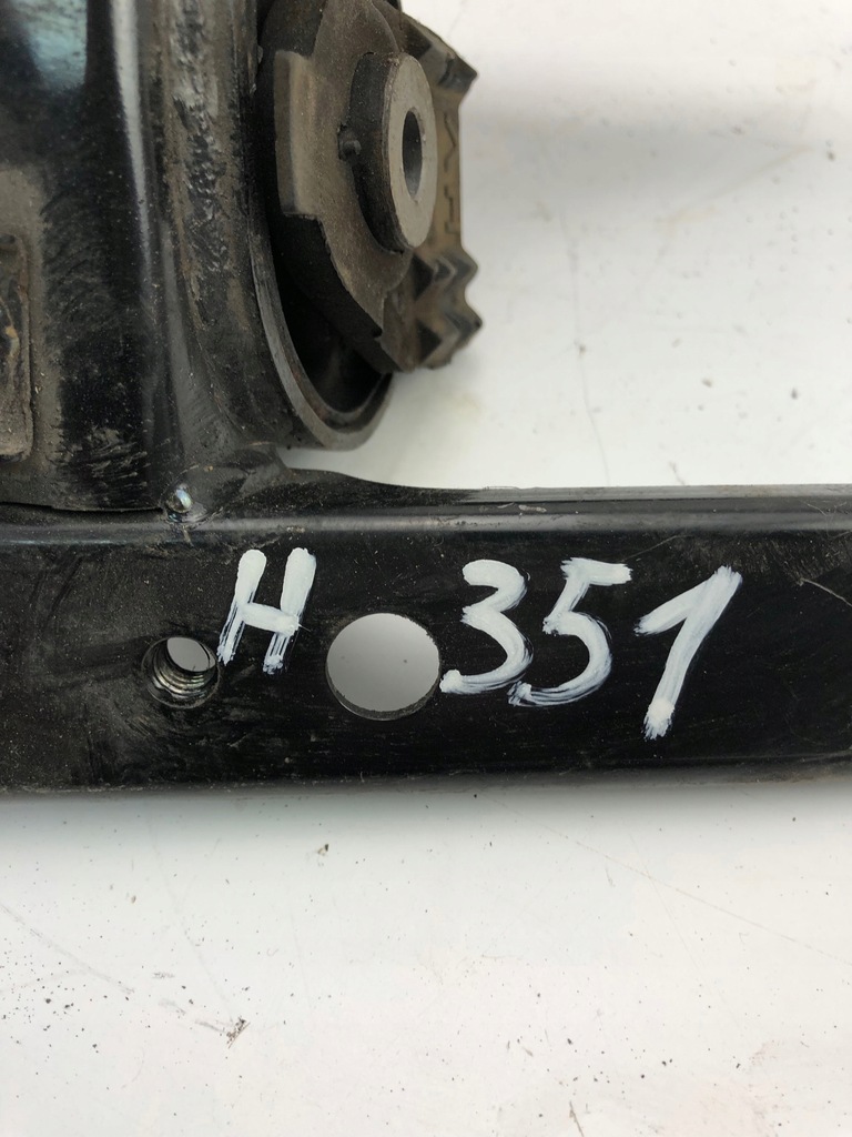 фото №8, Toyota yaris iii кронштейн подушка двигателя d2