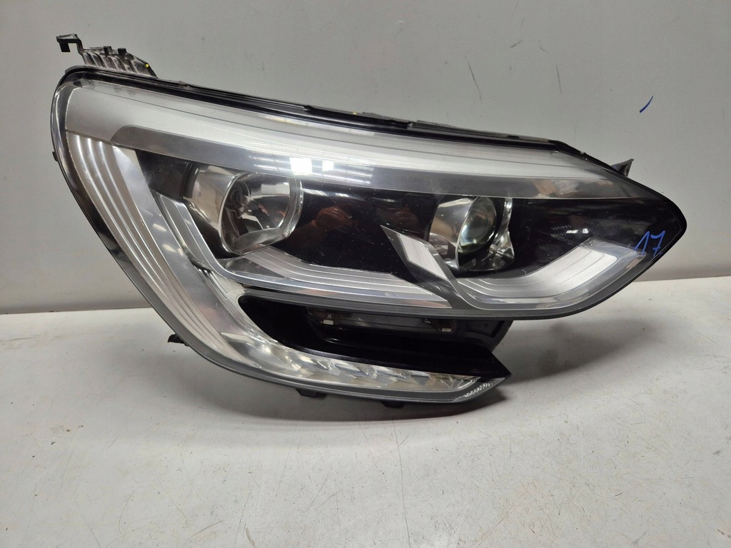 фото №1, Лампа правая renault megane iv led 260107670r