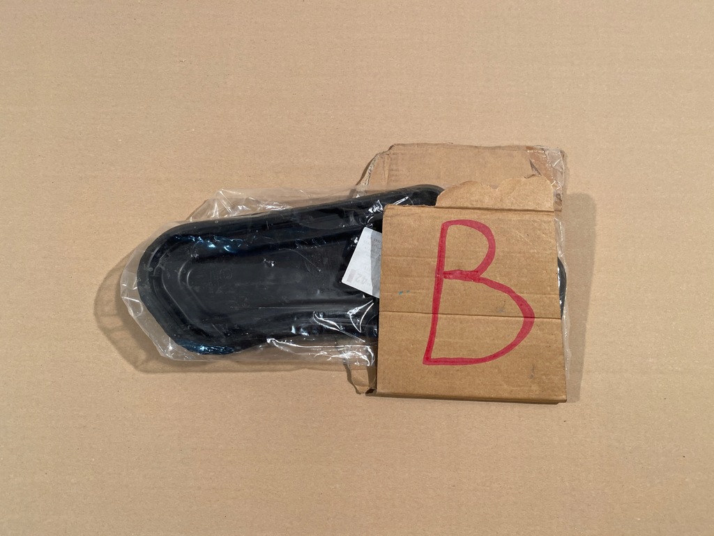 фото №7, Porsche macan заглушка w дверь задняя левый 95b839915d