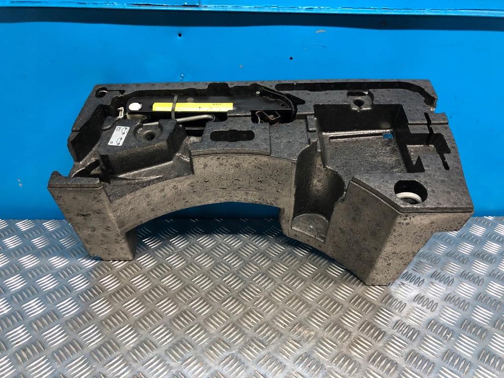 фото №1, Vw passat b6 kombi вкладиш колеса домкрат вушко набір