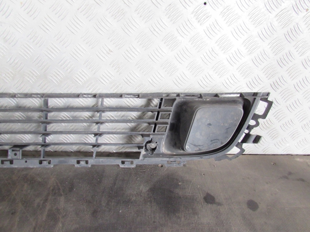 Решётка радиатора бампера перед 9681052677 citroen c5 x7 08-12r. Киев