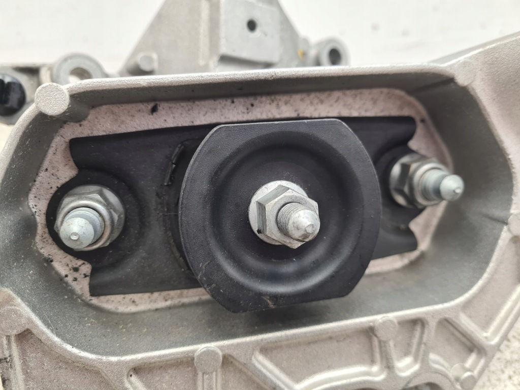 фото №11, Dacia sandero iii 1.0 кронштейн подушка коробки передач 112533062r